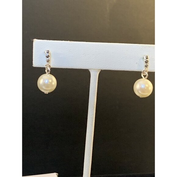 Avon Pearly Perfection 3 Piece Set Ivory Necklace, Bracelet And Earrings (1566) - Picture 6 of 7